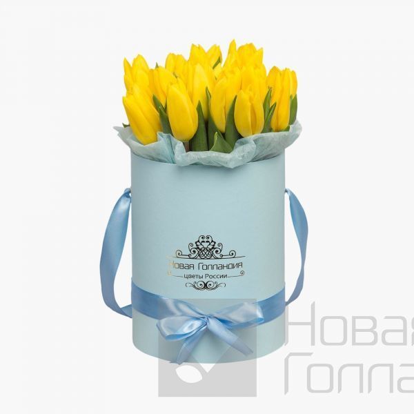 25 желтых тюльпанов в голубой маленькой шляпной коробке №526