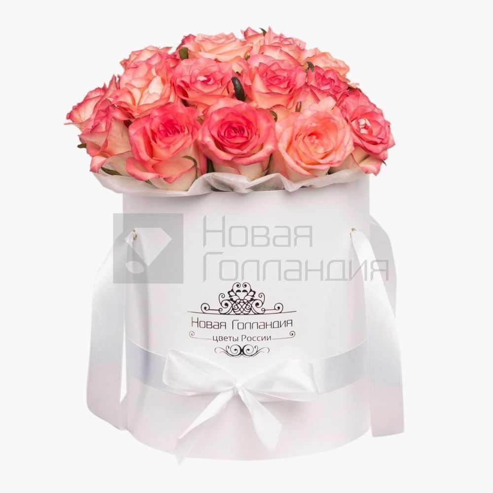 15 розовых роз маленькой белой шляпной коробке №289