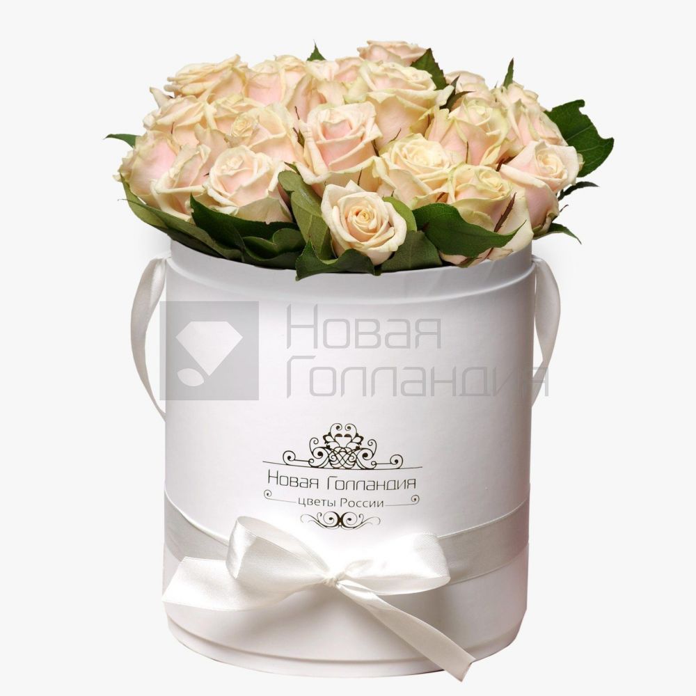 25 нюдовых роз в белой шляпной коробке №637