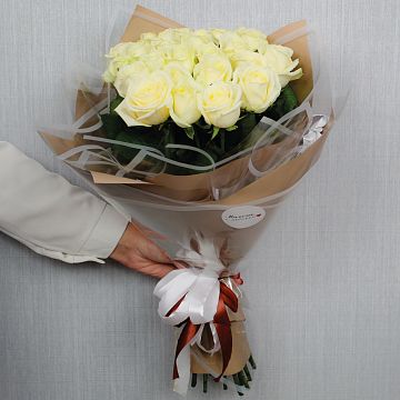 25 белых роз 40 см "Маме" 25 белых роз 40 см "Маме"